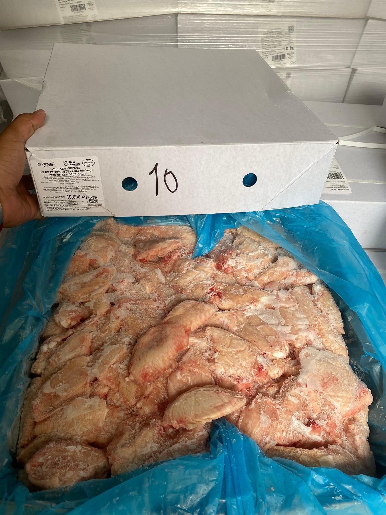CÁNH GÀ KHÚC GIỮA WIPASZ